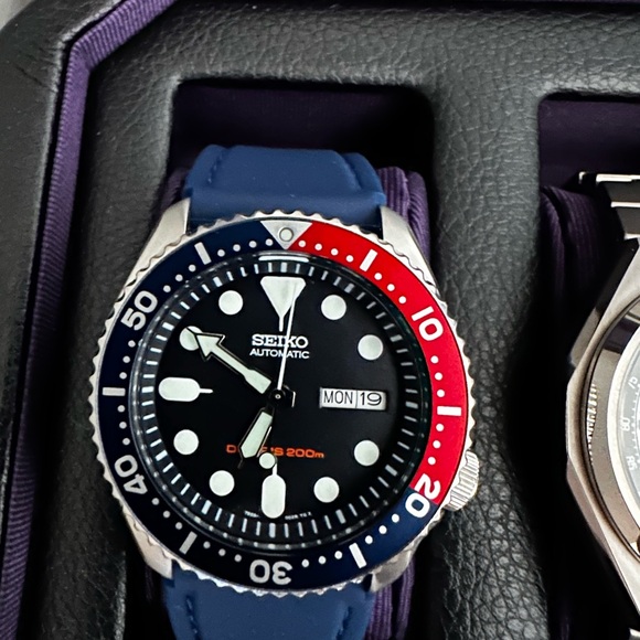 Seiko Automatic Watch with Blue and Red Bezel - Picture 1 of 14